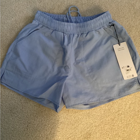 ALO Yoga Women's Alumni Shorts - Picture 3 of 6